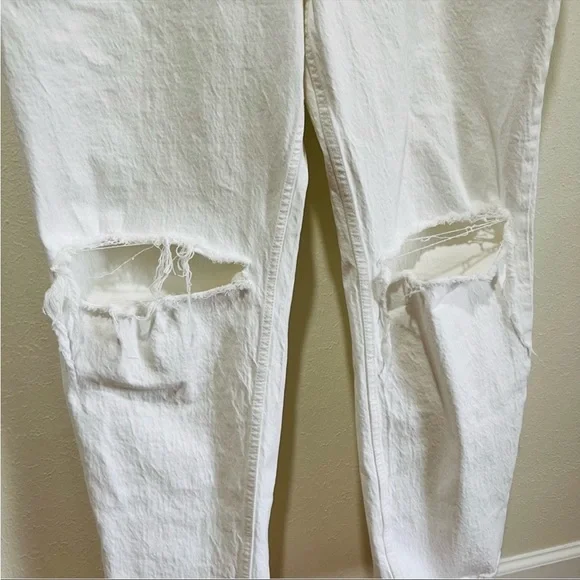 Abercrombie & Fitch White Ultra High Rise 90s
Straight Jean Women's - Picture 4 of 4